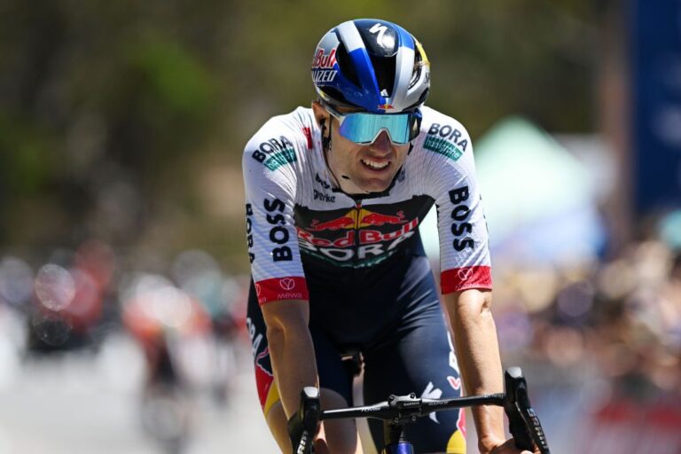 Red Bull-Bora-Hansgrohe leverer turné ned under podium for Finn Fisher-Black