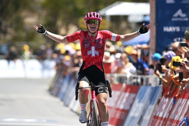 Women's Tour Down Under: Noemi Rüegg vinder etape 2 i perfekt timet angreb på Willunga Hill
