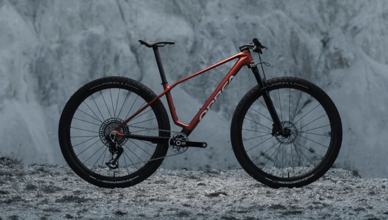 Ny orbea alma hardtail får x-fader sæde rør til slående udseende, glat tur