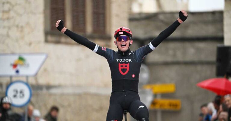 Florian Stork fejrer den første professionelle sejr i Mallorca