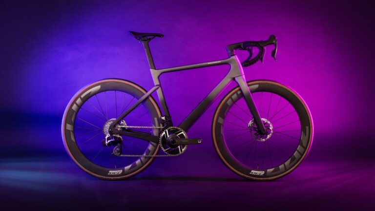 Boardman's New SLR-serie plus en mere strømlinet BMC Teammachine SLR og praktisk med Oakleys uudgivne hjelme