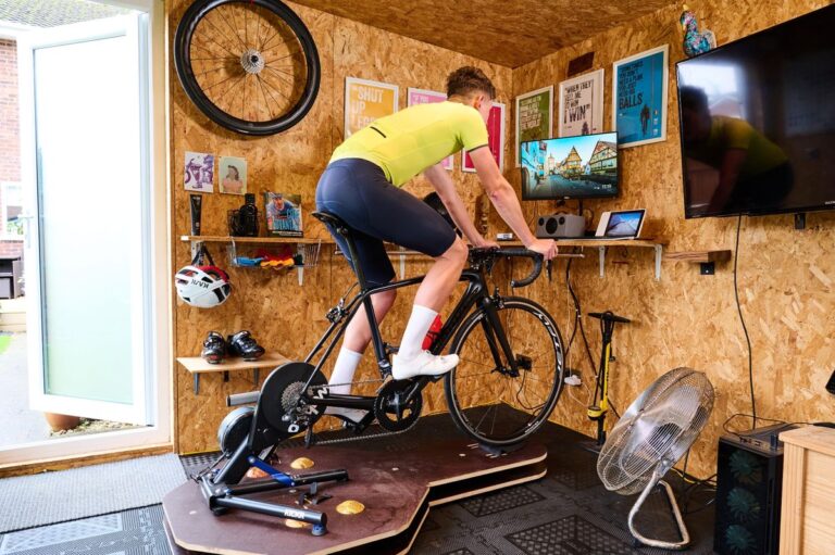Bør din indendørs cykelposition være den samme som din udendørs rideposition?