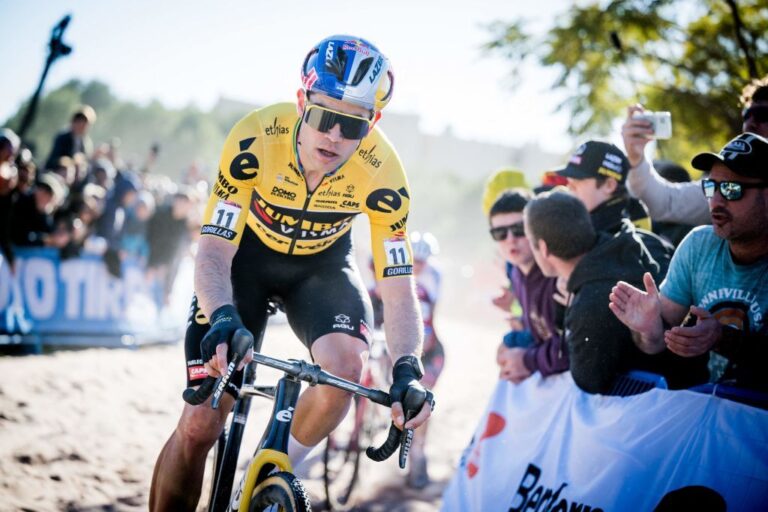 'Du kan føle lidt ekstra spænding i alle' – Wout Van Aert forsigtig, men håber at flyve på Omloop Het Nieuwsblad