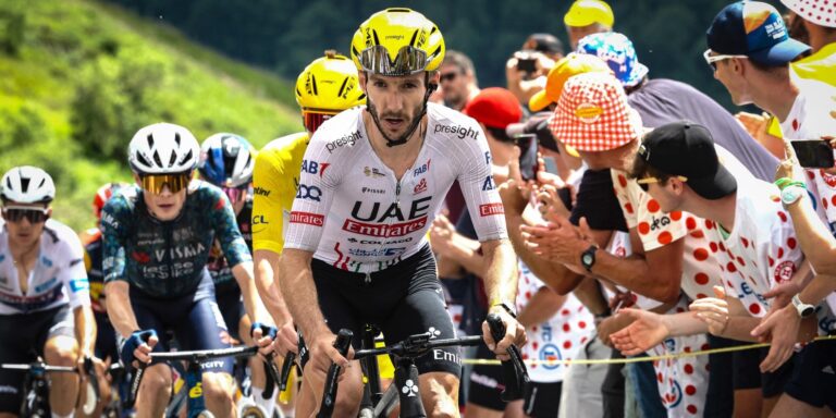 Adam Yates ser et luksusproblem på UAE Emirates-XRG: “Andre er altid klar til at tage din plads”