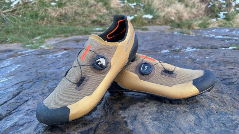 DMT KM30 Shoe Review: strikkede grussko med en sund dosis af italiensk stil