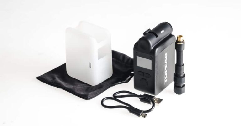 Topeak e-booster digital i testen: kraftfuld minikompressor