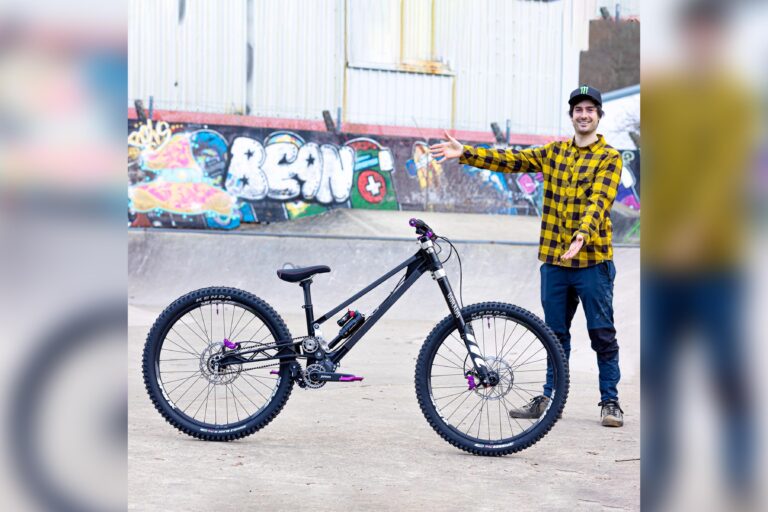 Sam Reynolds at Aon Racing: Reece Wilson forpligter freeride legende