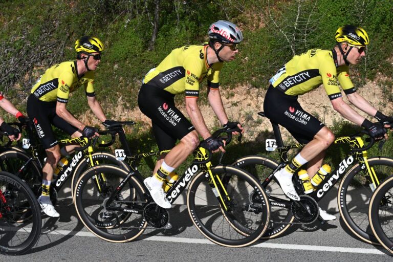 'Jeg var bare ikke stærk nok' – Wout Van Aert russ anden savnede chance på så mange dage i Volta Ao Algarve