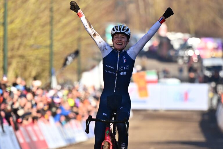 Lise Revol vinder hjem i spændende junior kvindeløb på Cyclo-Cross verdensmesterskaber