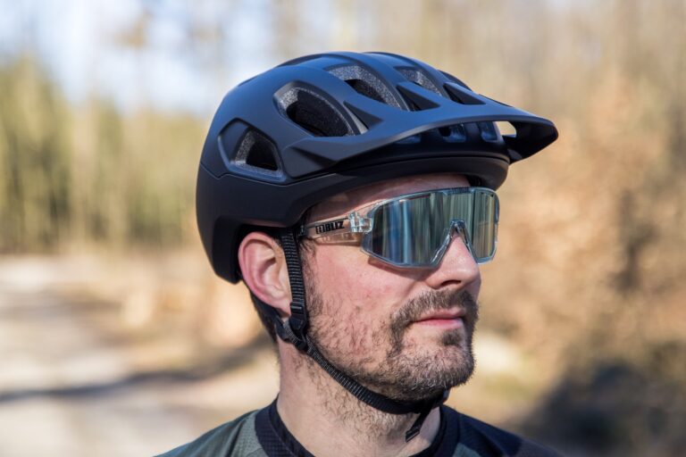 Ny poc cularis mtb hjelm i den første test: lys og ventileret via stierne
