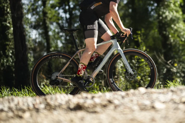 Helt nye Avona debuterer med Holistic Callis Carbon Gravel Bike; Road & MTB skal følge