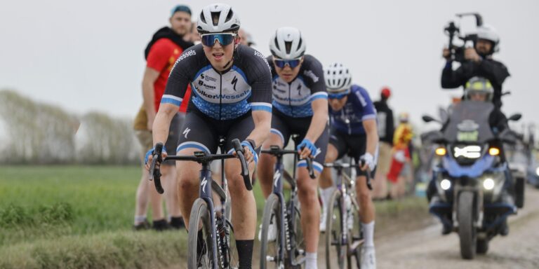 Volkerwessels sætter også den første UCI -sejr i sæsonen i lommen