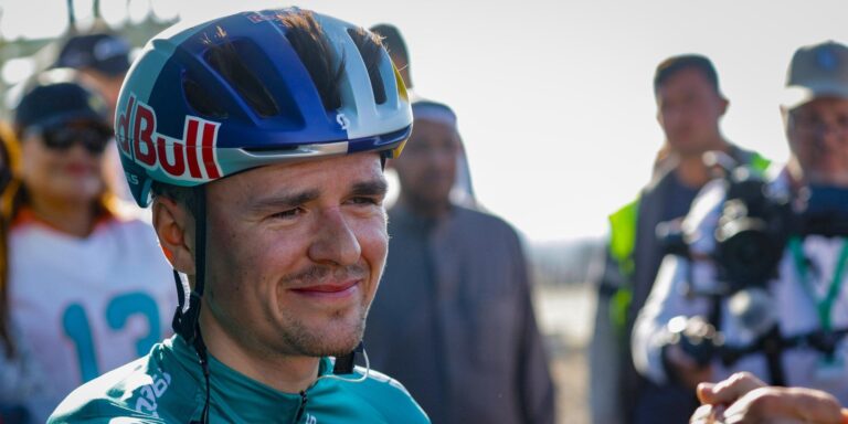 Hvordan estimerer Pidcock sine chancer mod Pogacar i Strade Bianche? “Begynd ikke at være anden”
