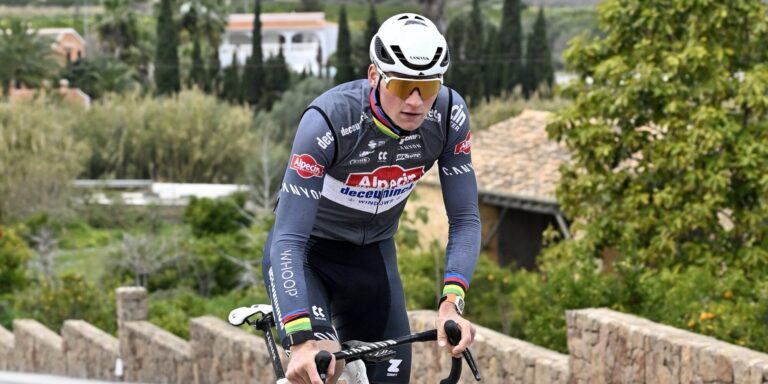 Mathieu van der Poel er på vej igen i almindeligt tøj i et road -spil efter 590 (!) Dage