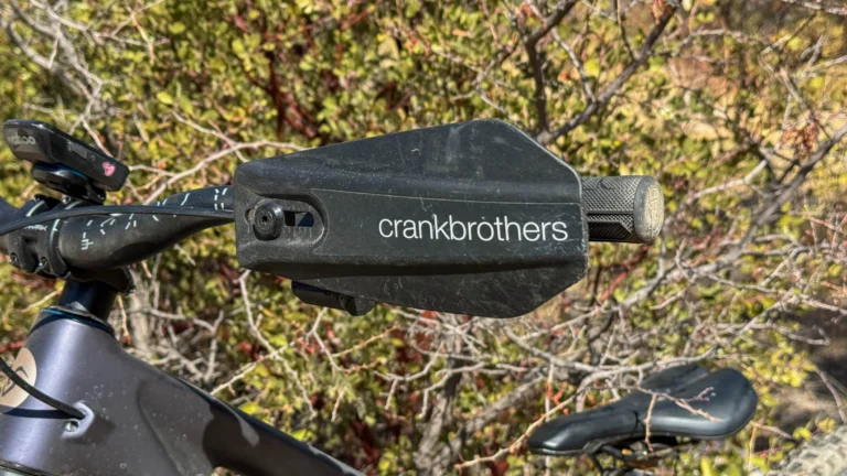 Nye Guardian -håndvagter fra Crankbrothers justerer sig for at passe næsten enhver cockpit