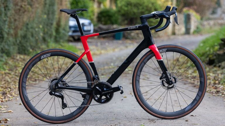 Ribble Allroad SL R: En masse cykel til pengene, men kan aero og udholdenhed virkelig gøre gode sengefellows?