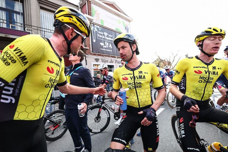 Bad Luck fortsætter for Visma-lease en cykel på Gent-Wevelgem som Kooij Fractures Collarbone i Crash og Jorgensons Breakaway Forsøg stall