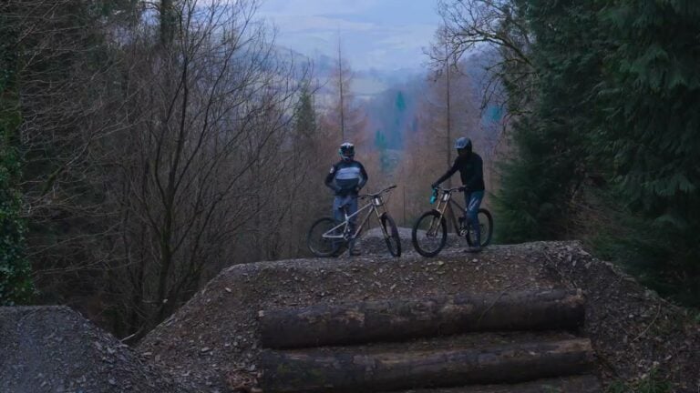 Dan og Gee Atherton: Den nye s.200 i Deyfi Bike Park