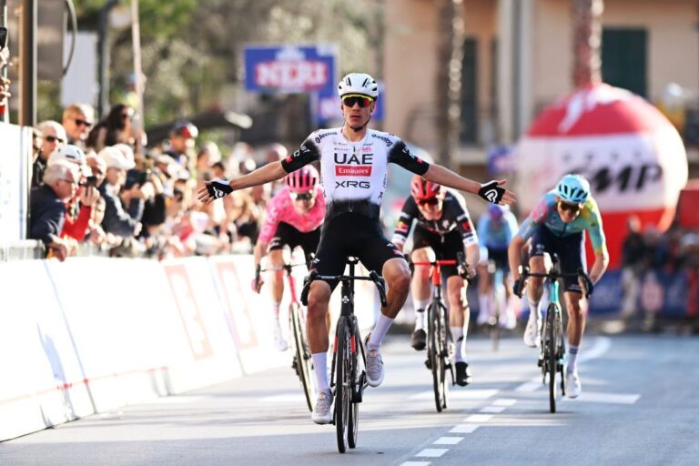 TROFEO LAIGUEGLIA: Juan Ayuso vinder fra fire-mands sprint