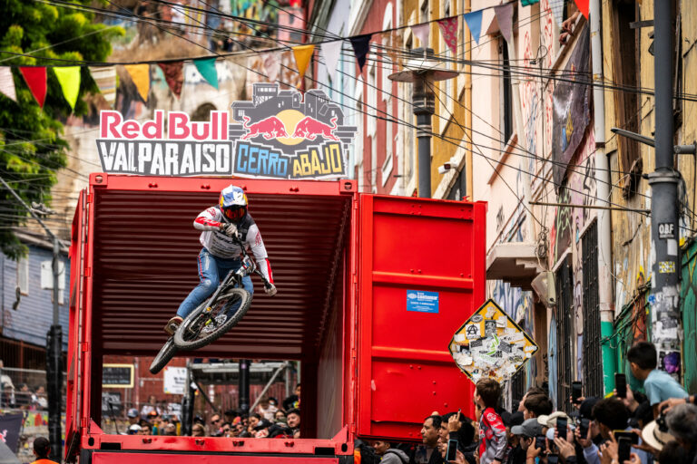 Red Bull Valparaíso Cerro under 2025: Ergebnisse & Replay Zum Urban Downhill