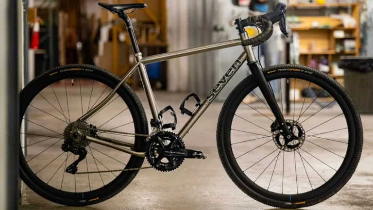 Syv Cycles 'Rider-klar cykelopstilling tilbyder 1000'er med muligheder i 24-36 størrelser