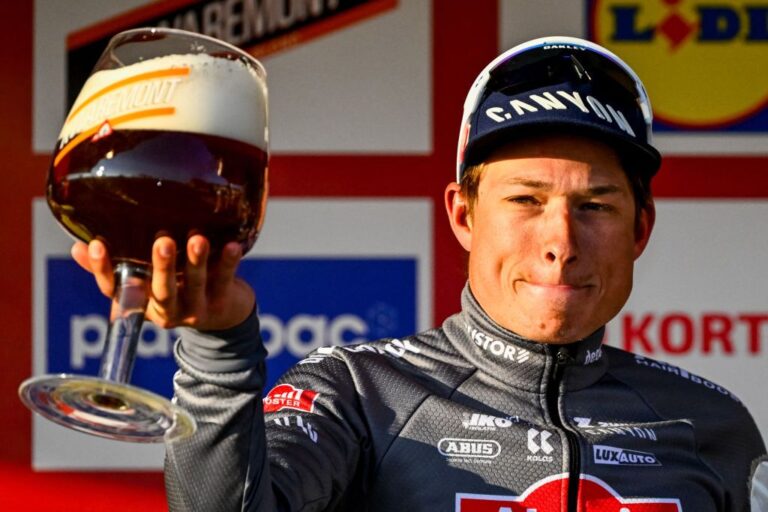 Jasper Philipsen hylder sprint tvivl med en fantastisk sejr på Kuurne-Brussel-Kuurne
