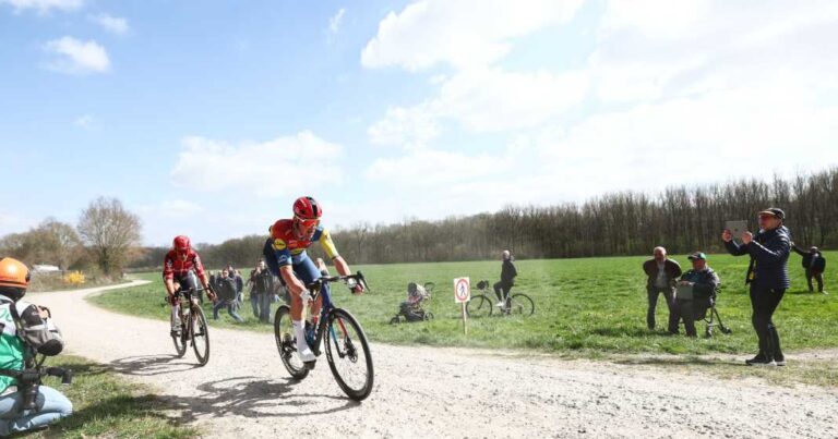 56 kilometer øverst: Pedersen vinder på Gent-Wevelgem