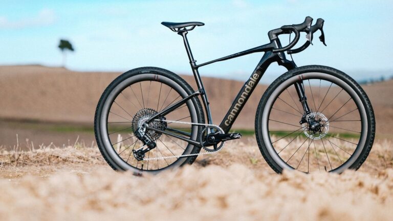 Cannondales opdaterede Topstone Carbon er slacker, med øget dækafstand og opbevaring af downtube