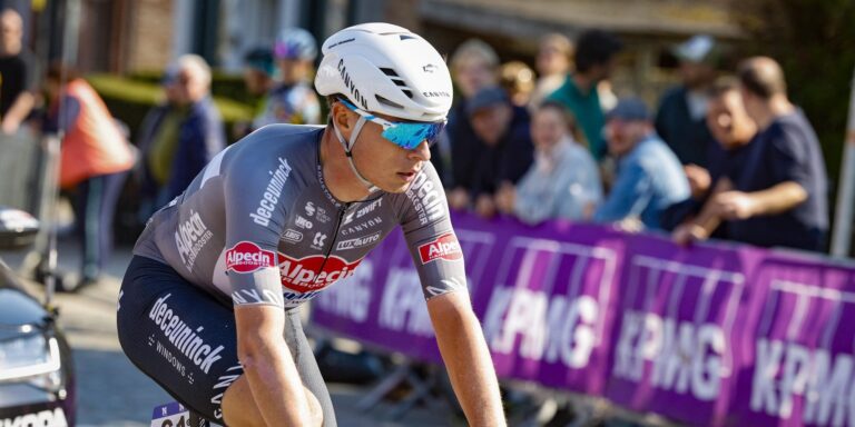 Jasper Philipsen er på vej mod ScheldedPrijs, men tænker han allerede på Paris-Roubaix?