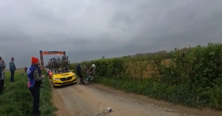 Silvan Dillier popper i Paris-Roubaix fuld mod uopmærksom mekanisk fiskeri | Lej en cykel