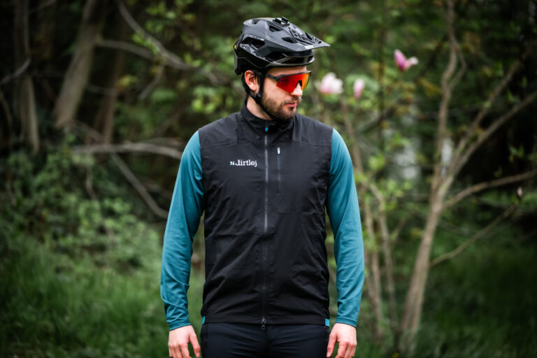 DirtleJ Vest i testen: Vandtæt til en tør flykroge