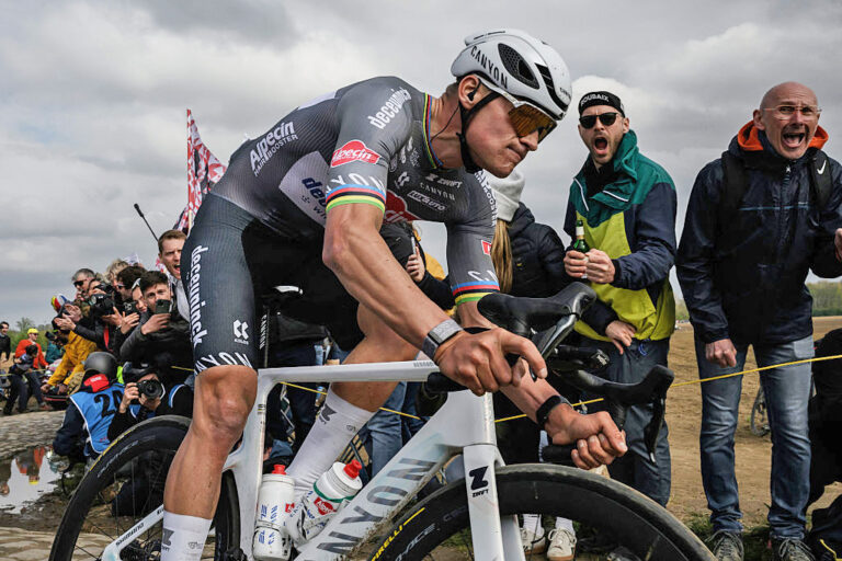 UCI, Alpecin-Deceuninck for at forfølge Bidon Thrower ', så sådan opførsel straffes alvorligt'