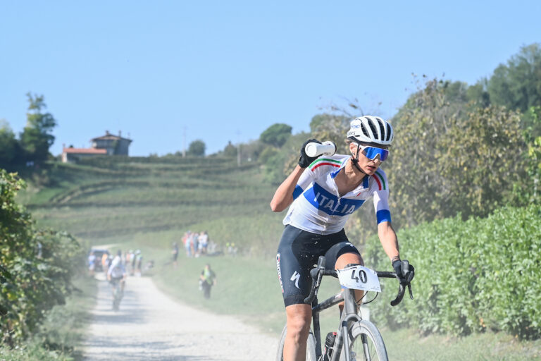 UCI Gravel World Series – Tim Wollenberg og Debora Piana Sprint til sejr ved Giro Sardegna Gravel