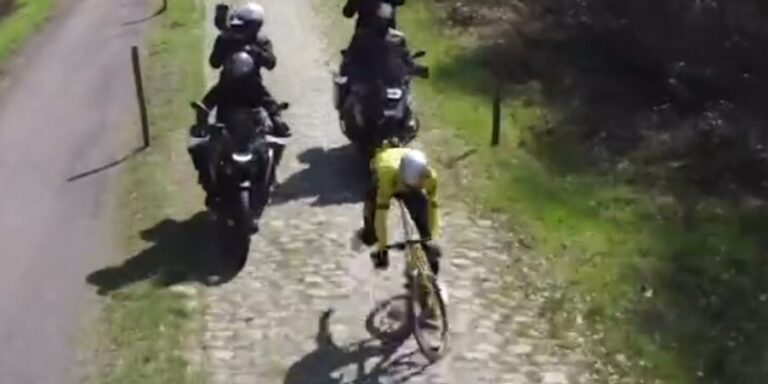 Det går bare godt! Wout Van Aert falder næsten under Paris-Roubaix-efterforskningen