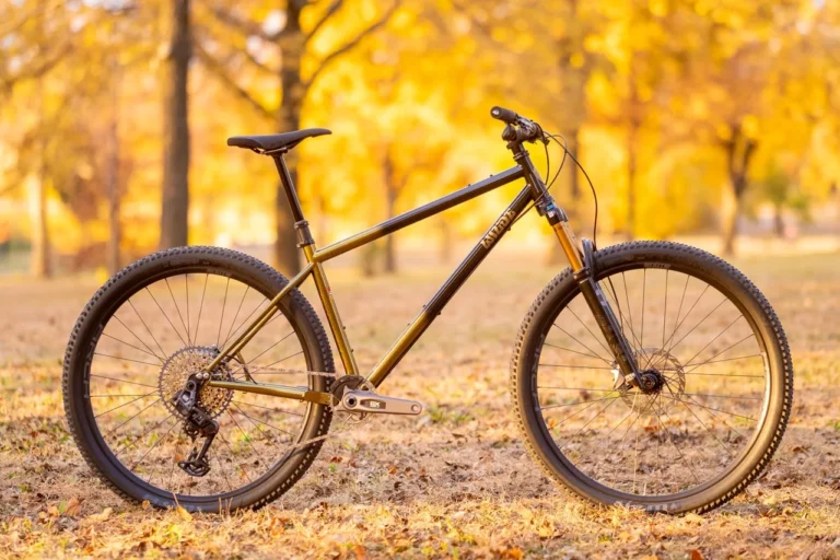 Lad os møde The Dark Star, Wildes nye 120/130 Trail Hardtail, plus det fremtidige bevisstive gaffel