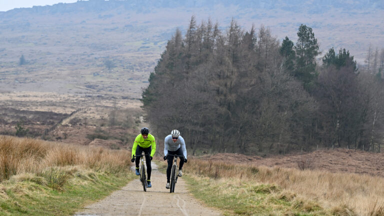Jeg slog en top-end all-road cykel mod en top-end gruscykel, her er hvad jeg fandt
