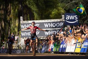 Christopher Blevins og Samara Maxwell går væk fra Brasilien Mountain Bike World Series åbningsrunder på toppen af XCO -leaderboards