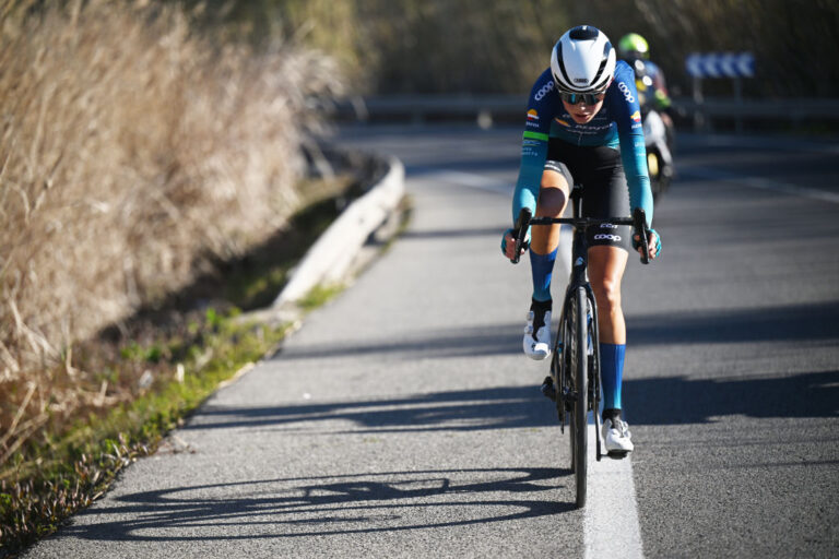 Sigrid Haugset færdig Paris-Roubaix med brudt hofte efter styrt med 60 km at gå