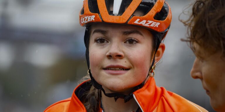 Arens og Koops på scenen i Jeugdkoers Gent-Wevelgem, hollandske mænd spiller støttende rolle