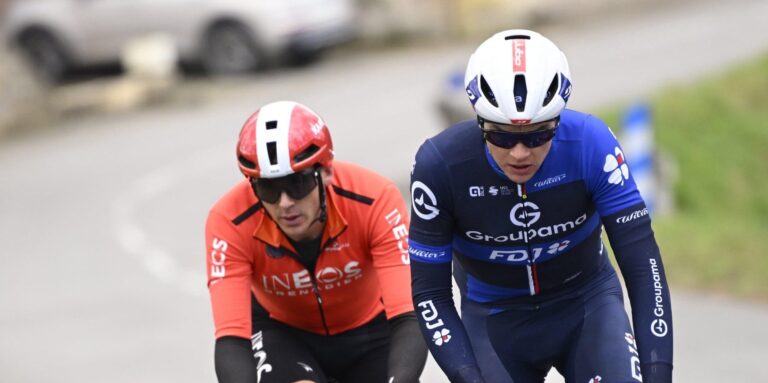 Gruel Books First Professional Victory i Boucles de la Mayenne, Van den Berg Femte