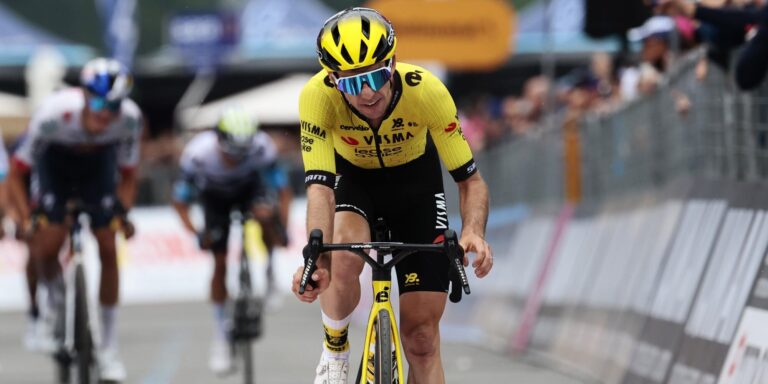 Visma | Leje af en cykel ser Simon Yates miste tid: “Glad for, at vi har begrænset skaden”