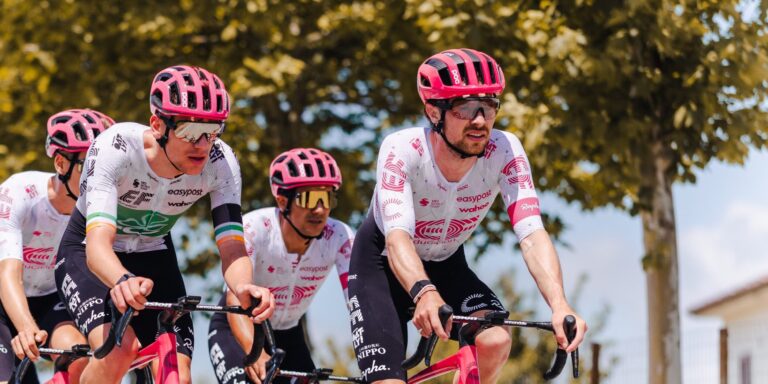 GIRO 2025: EF -uddannelse er fuld for Carapaz Final Victory og præsenterer nyt tøj i henhold til traditionen