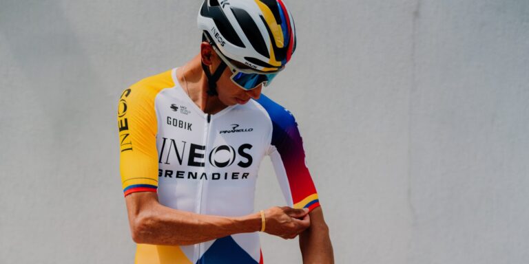 Giro 2025: Egan Bernal genopliver Times of Herrera og Parra med Special Champion Jersey