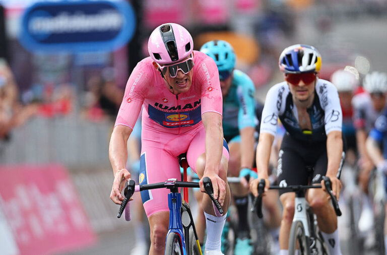 'Det er vanvittigt, mere end vi endda drømte' – Leader Mads Pedersen Carves Place i Giro d'Italia Record Books med tre sejre på de første fem dage