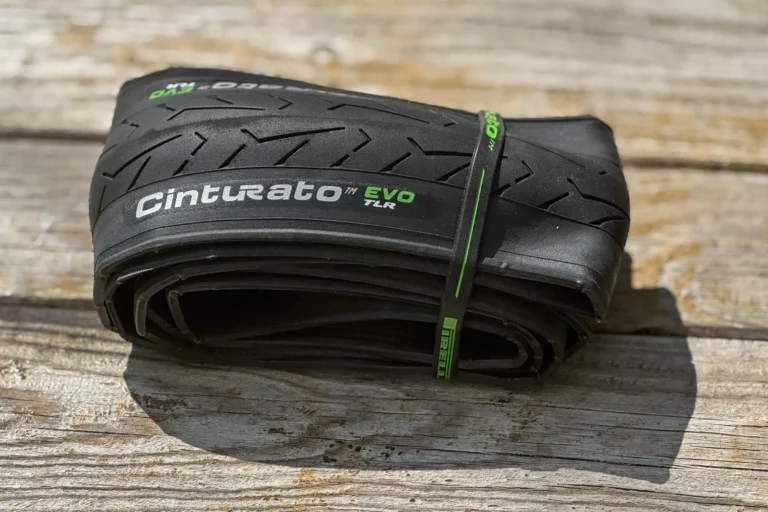 Pirelli Cinturato Evo er et udholdenheds all-road dæk med øko-konstruktion, op til 55 mm bred