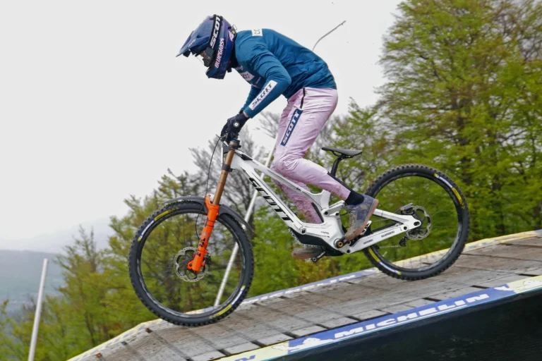 Spottet: Scott Gambler 6-bar DH-prototype er den sidste mountainbike for at få en fed redesign