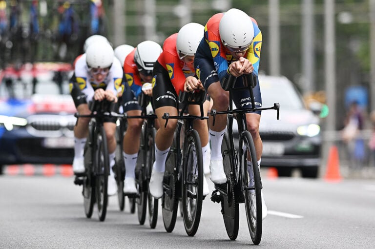 La Vuelta Femenina: Lidl-Trek Storm til åbning af teamtidsundersøgelse, da Ellen Van Dijk tager generelt føring