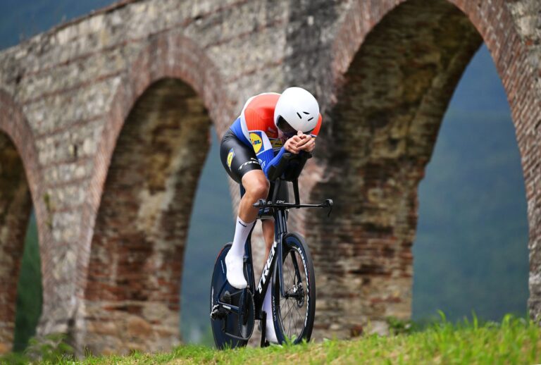 'Jeg troede aldrig, at jeg ville gøre dette' – Daan Hoole slår Josh Tarling til Time Trial Victory på Giro d'Italia fase 10, da Isaac del Toro bevarer race føring