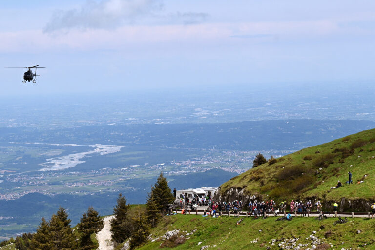 Giro d'Italia fase 15 Live: Race leder til bjergene med opstigning af Monte Grappa