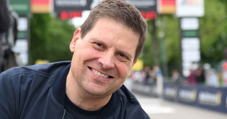 Radstar kolliderer med en bil – efter en ulykke: Jan Ullrich rapporterer fra sengen